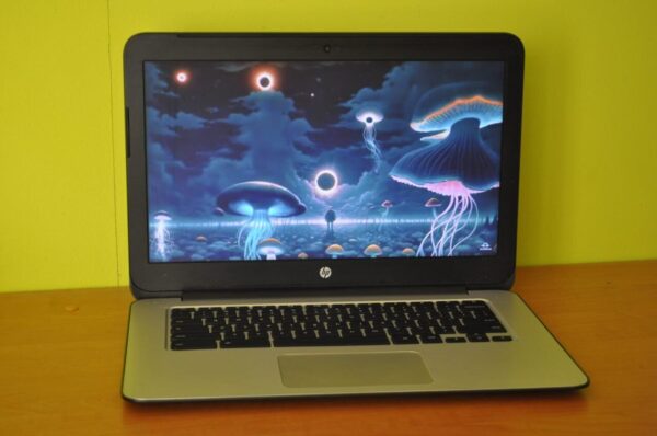 Ноутбук Б-клас HP ChromeBook 14 G4 / 14" (1366x768) TN / Intel Celeron N2840 (2 ядра по 2.16 - 2.58 GHz) / 4 GB DDR3 / 16 GB eMMC / Intel HD Graphics / WebCam / Chrome OS + Блок живлення - Зображення 2