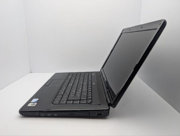 Ноутбук Dell Inspiron 1545 / 15.6" (1366x768) TN / Intel Pentium T4300 (2 ядра по 2.1 GHz) / 4 GB DDR2 / 250 GB HDD / Intel GMA 4500M Graphics / WebCam / DVD-ROM / АКБ не трммає - Зображення 5