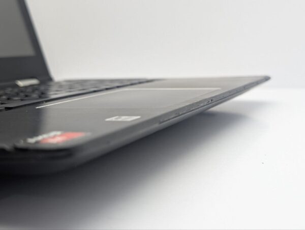 Ноутбук-трансформер Б-клас Lenovo Yoga 500-14ACL / 14" (1366x768) TN Touch / AMD A4-7210 (4 ядра по 1.8 - 2.2 GHz) / 4 GB DDR3 / 120 GB SSD / AMD Radeon R3 Graphics / WebCam / АКБ не тримає - Зображення 5