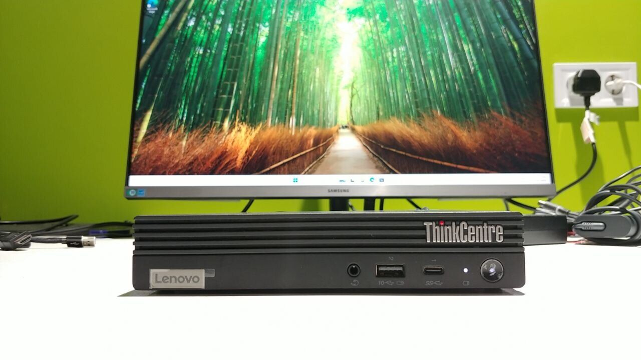 Неттоп Lenovo ThinkCentre M70q Gen2 USFF / Intel Core i5-11400T (6 (12) ядер по 1.3 - 3.7 GHz) / 16 GB DDR4 / 256 GB SSD / Intel HD Graphics 730 / Win 11 Pro - Зображення 2