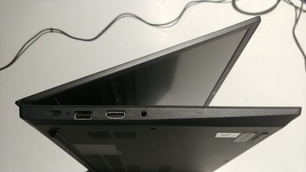 Ультрабук Б-клас Lenovo ThinkPad E15 Gen 3 / 15.6" (1920x1080) IPS / AMD Ryzen 7 5700U (8 (16) ядер по 1.8 - 4.3 GHz) / 16 GB DDR4 / 512 GB SSD / AMD Radeon Graphics / WebCam / Windows 11 - Зображення 5