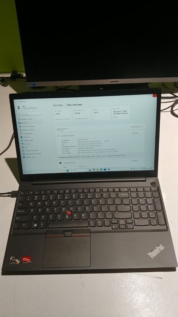 Ультрабук Б-клас Lenovo ThinkPad E15 Gen 3 / 15.6" (1920x1080) IPS / AMD Ryzen 7 5700U (8 (16) ядер по 1.8 - 4.3 GHz) / 16 GB DDR4 / 512 GB SSD / AMD Radeon Graphics / WebCam / Windows 11 - Зображення 3