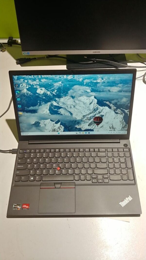 Ультрабук Б-клас Lenovo ThinkPad E15 Gen 3 / 15.6" (1920x1080) IPS / AMD Ryzen 7 5700U (8 (16) ядер по 1.8 - 4.3 GHz) / 16 GB DDR4 / 512 GB SSD / AMD Radeon Graphics / WebCam / Windows 11 - Зображення 2