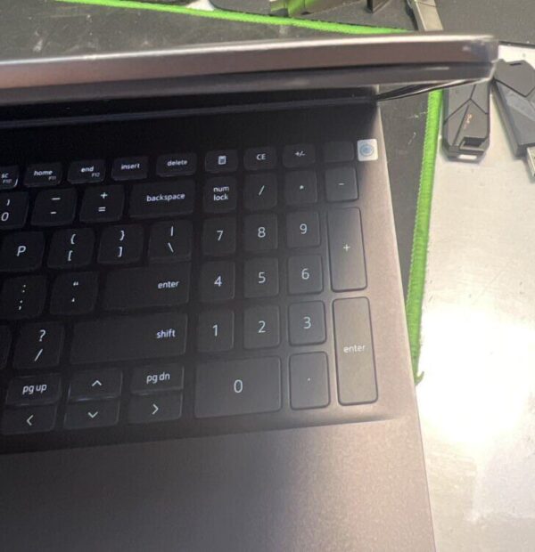 Ігровий ноутбук Б-клас Dell Vostro 7500 / 15.6" (1920x1080) IPS / Intel Core i5-10300H (4 (8) ядра по 2.5 - 4.5 GHz) / 16 GB DDR4 / 480 GB SSD / nVidia GeForce GTX 1650, 4 GB GDDR6, 128-bit / WebCam - Зображення 5