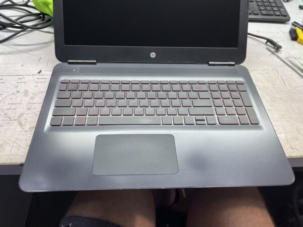 Ігровий ноутбук Б-клас HP Omen 15-ax257nr / 15.6" (1920x1080) IPS / Intel Core i7-7700HQ (4 (8) ядра по 2.8 - 3.8 GHz) / 16 GB DDR4 / 240 GB SSD / nVidia GeForce GTX 1050 Ti, 4 GB GDDR5, 128-bit / WebCam - Зображення 4