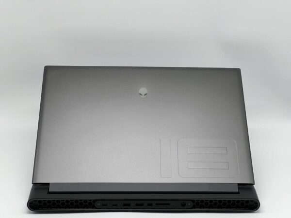 Ігровий ноутбук Dell Alienware m18 R1 / 18" (2560x1600) IPS / Intel Core i9-13980HX (24 (32) ядер по 4.0 - 5.6 GHz) / 64 GB DDR5 / 960 GB SSD / nVidia GeForce RTX 4090, 16 GB GDDR6, 256-bit / WebCam - Зображення 5