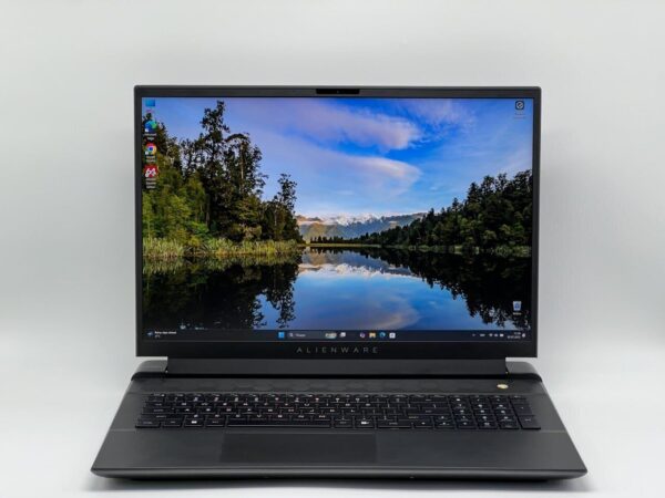 Ігровий ноутбук Dell Alienware m18 R1 / 18" (2560x1600) IPS / Intel Core i9-13980HX (24 (32) ядер по 4.0 - 5.6 GHz) / 64 GB DDR5 / 960 GB SSD / nVidia GeForce RTX 4090, 16 GB GDDR6, 256-bit / WebCam - Зображення 2