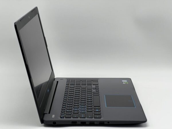 Ігровий ноутбук Dell G3 3579 / 15.6" (1920x1080) IPS / Intel Core i7-8750H (6 (12) ядра по 2.2 - 4.1 GHz) / 16 GB DDR4 / 240 GB SSD + 1000 GB HDD / nVidia GeForce GTX 1050 Ti, 4 GB GDDR5, 128-bit / WebCam - Зображення 3