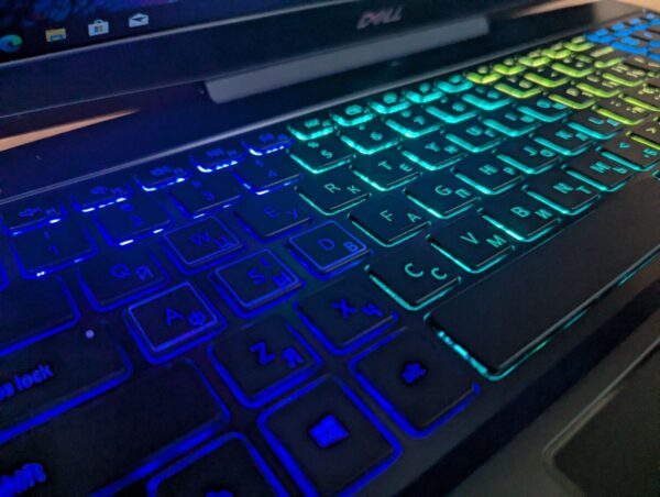Ігровий ноутбук Dell G5 5505 / 15.6" (1920x1080) IPS / AMD Ryzen 7 4800H (8 (16) ядер по 2.9 - 4.2 GHz) / 16 GB DDR4 / 512 GB SSD / AMD Radeon RX 5600M, 6 GB GDDR6, 192-bit / HDMI / WebCam / Windows 10 - Зображення 6