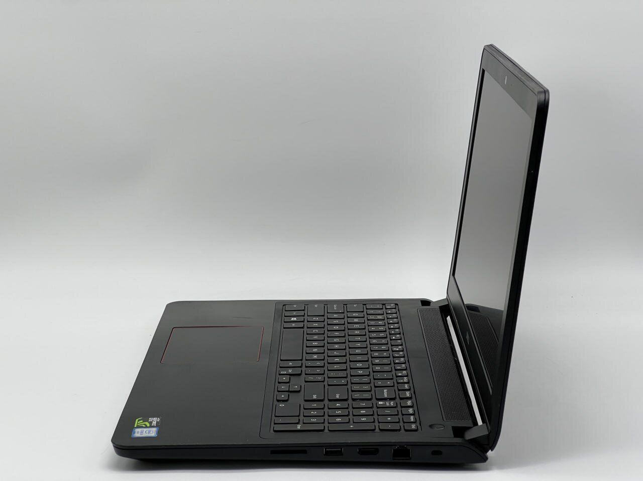 Ігровий ноутбук Dell Inspiron 15 7559 / 15.6" (1920x1080) IPS / Intel Core i5-6300HQ (4 ядра по 2.3 - 3.2 GHz) / 16 GB DDR3 / 480 GB SSD / nVidia GeForce GTX 960M, 4 GB GDDR5, 128-bit / WebCam - Зображення 4