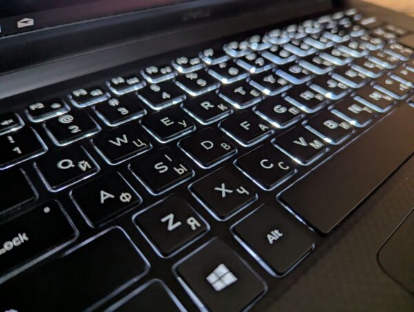 Ігровий ноутбук Dell XPS 15 7590 / 15.6" (1920x1080) IPS / Intel Core i5-9300H (4 (8) ядра по 2.4 - 4.1 GHz) / 16 GB DDR4 / 512 GB SSD / nVidia GeForce GTX 1650, 4 GB GDDR6, 128-bit / WebCam / HDMI / Windows 10 - Зображення 6