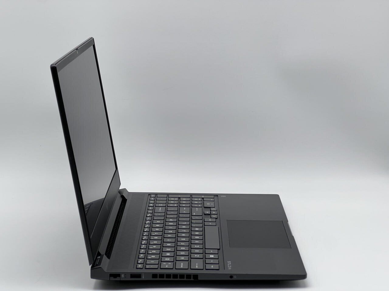 Ігровий ноутбук HP Victus 16-s0076nr / 16.1" (1920x1080) IPS / AMD Ryzen 7 7840HS (8 (16) ядра по 3.8 - 5.1 GHz) / 16 GB DDR5 / 480 GB SSD / nVidia GeForce RTX 4060, 8 GB GDDR6, 128-bit / WebCam - Зображення 3