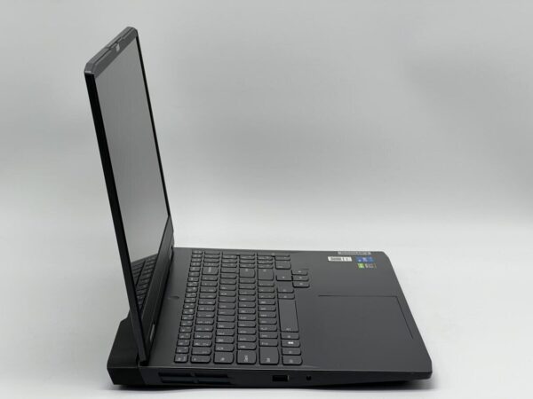 Ігровий ноутбук Lenovo IdeaPad Gaming 3 15IAH7 / 15.6" (1920x1080) IPS / Intel Core i5-12450H (8 (12) ядер по 1.5 - 4.4 GHz) / 16 GB DDR4 / 480 GB SSD / nVidia GeForce RTX 3050, 4 GB GDDR6, 128-bit / WebCam - Зображення 3