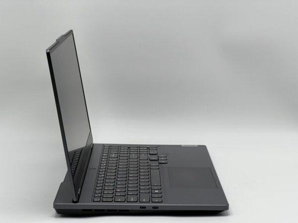 Ігровий ноутбук Lenovo Legion 5 15ARH7H / 15.6" (1920x1080) IPS / AMD Ryzen 7 6800H (8 (16 ядер по 3.2 - 4.7 GHz) / 32 GB DDR5 / 960 GB SSD / nVidia GeForce RTX 3060, 6 GB GDDR6, 192-bit / WebCam - Зображення 3