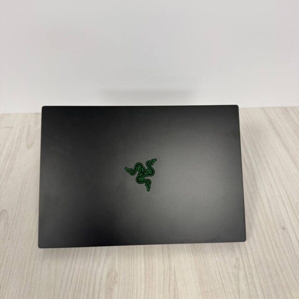 Ігровий ультрабук Razer Blade 14 RZ09-0427 / 14" (2560x1440) IPS / AMD Ryzen 9 6900HX (8 (16) ядер по 3.3 - 4.9 GHz) / 16 GB DDR5 / 1000 GB SSD NVMe / nVidia GeForce RTX 3070 Ti, 8 GB GDDR6, 256-bit / WebCam - Зображення 3