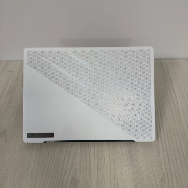 Ігровий ультрабук Asus ROG Zephyrus G14 GA402XV / 14" (2560x1600) IPS / AMD Ryzen 9 7940HS (8 (16) ядер по 4.0 - 5.2 GHz) / 16 GB DDR5 / 512 GB SSD / nVidia GeForce RTX 4060, 8 GB GDDR6, 128-bit / WebCam - Зображення 3