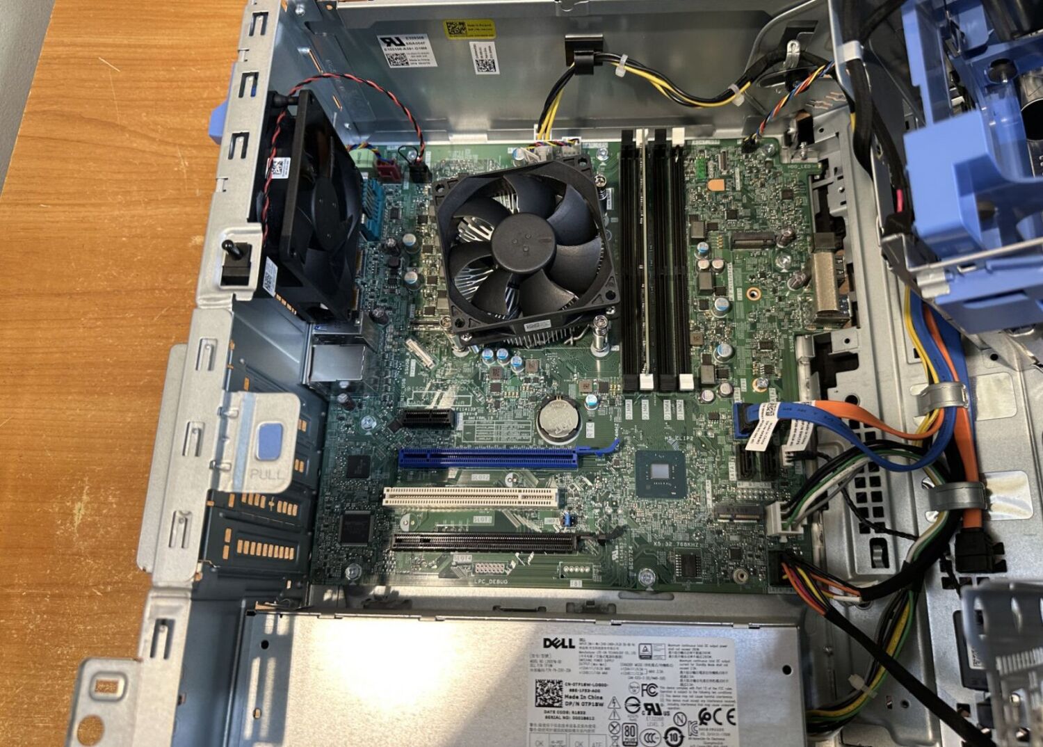 Комп'ютер Б-клас Dell OptiPlex 7060 Tower / Intel Core i5-8500 (6 ядер по 3.0 - 4.1 GHz) / 8 GB DDR4 / 120 GB SSD / Intel UHD Graphics 630 / 260W / USB 3.1 / DisplayPort - Зображення 7