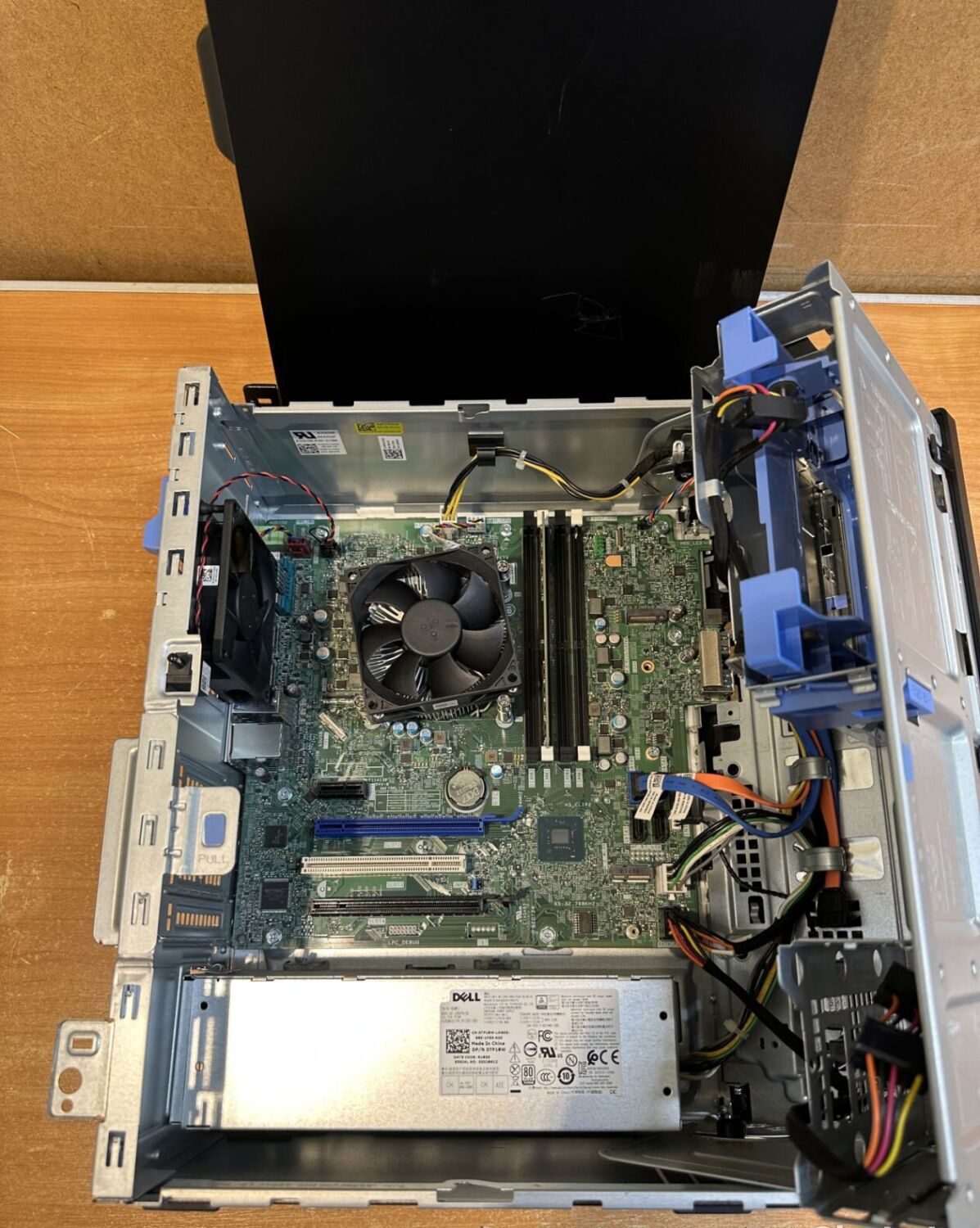 Комп'ютер Б-клас Dell OptiPlex 7060 Tower / Intel Core i5-8500 (6 ядер по 3.0 - 4.1 GHz) / 8 GB DDR4 / 120 GB SSD / Intel UHD Graphics 630 / 260W / USB 3.1 / DisplayPort - Зображення 6