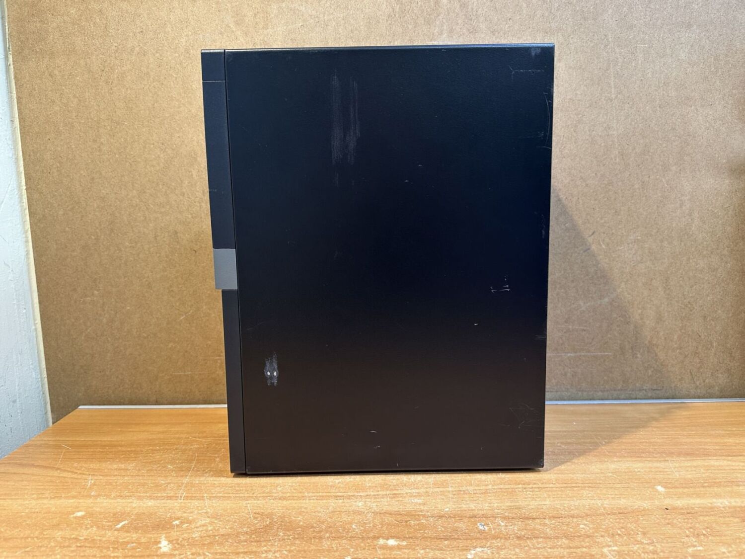 Комп'ютер Б-клас Dell OptiPlex 7060 Tower / Intel Core i5-8500 (6 ядер по 3.0 - 4.1 GHz) / 8 GB DDR4 / 120 GB SSD / Intel UHD Graphics 630 / 260W / USB 3.1 / DisplayPort - Зображення 4