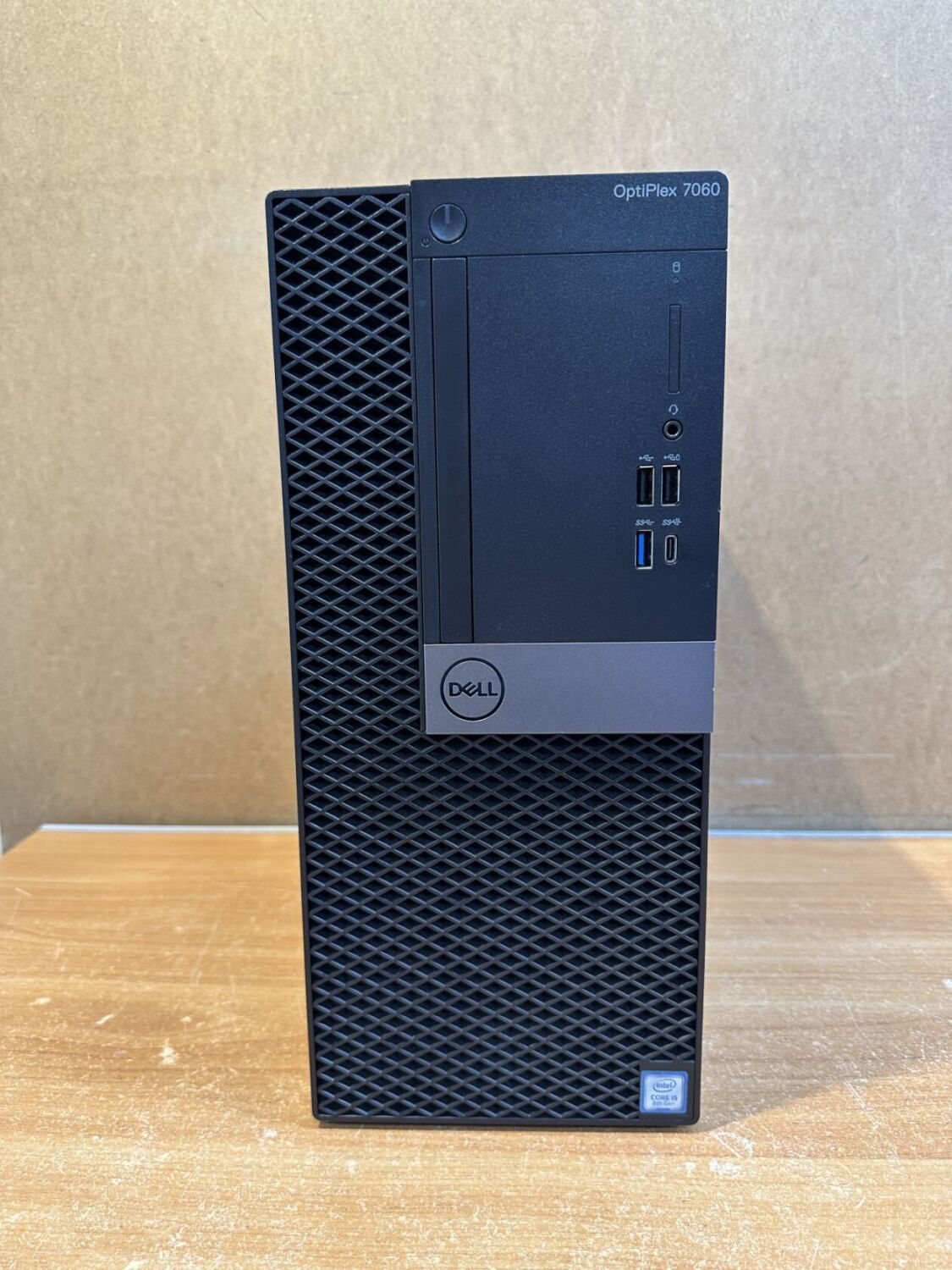 Комп'ютер Б-клас Dell OptiPlex 7060 Tower / Intel Core i5-8500 (6 ядер по 3.0 - 4.1 GHz) / 8 GB DDR4 / 120 GB SSD / Intel UHD Graphics 630 / 260W / USB 3.1 / DisplayPort - Зображення 2