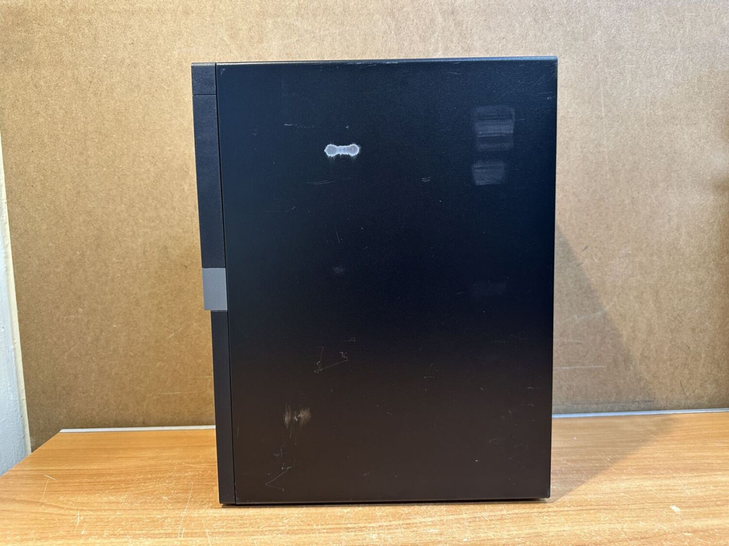 Комп'ютер Б-клас Dell OptiPlex 7070 Tower / Intel Core i5-9500 (6 ядер по 3.0 - 4.4 GHz) / 8 GB DDR4 / no HDD / Intel UHD Graphics 630 / 260W / DisplayPort - Зображення 4