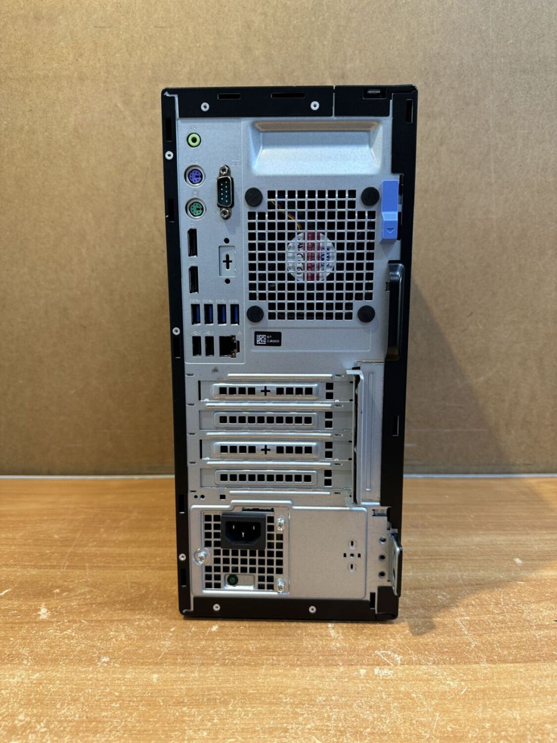Комп'ютер Б-клас Dell OptiPlex 7070 Tower / Intel Core i5-9500 (6 ядер по 3.0 - 4.4 GHz) / 8 GB DDR4 / no HDD / Intel UHD Graphics 630 / 260W / DisplayPort - Зображення 3
