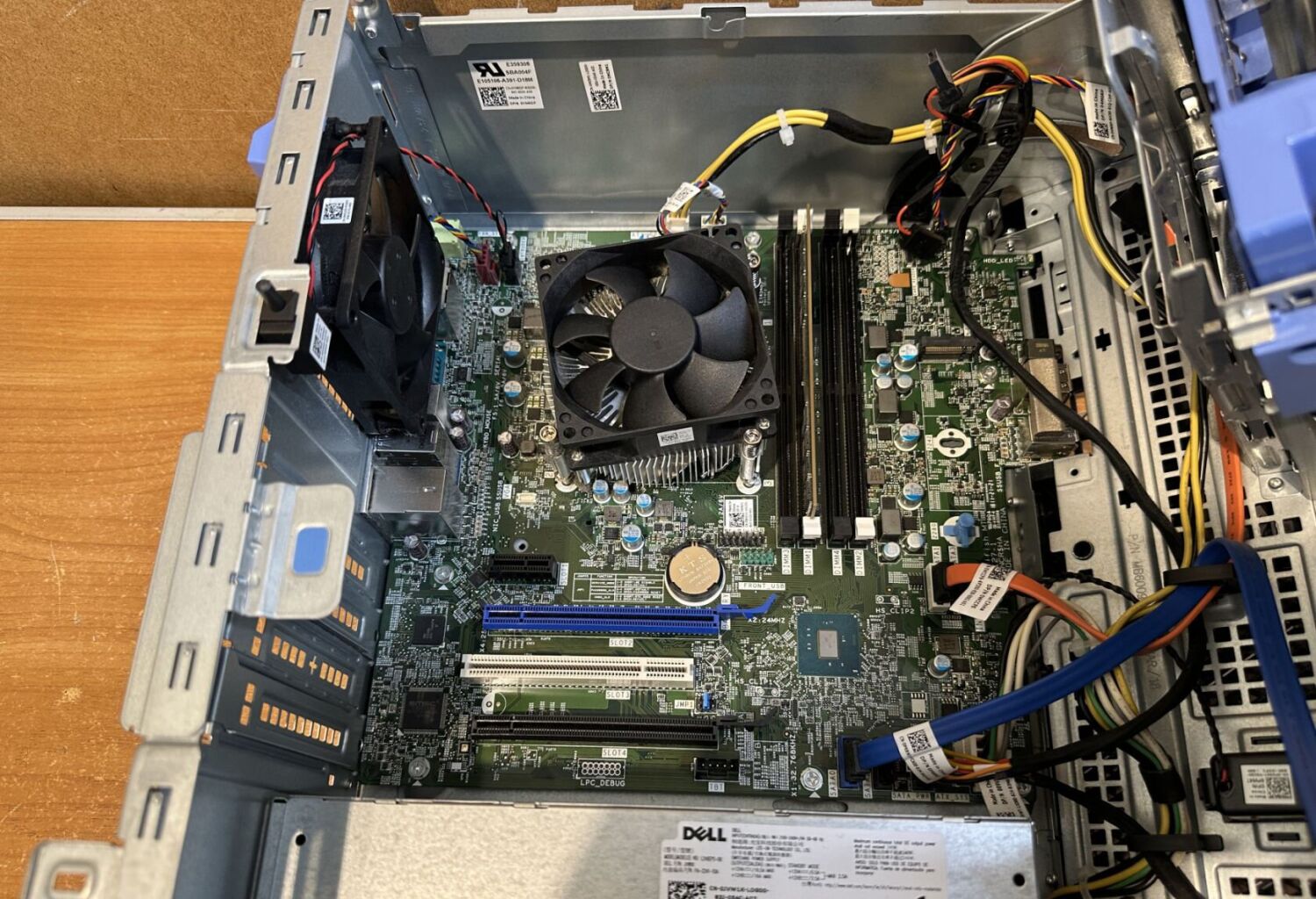 Комп'ютер Dell OptiPlex 7050 Tower / Intel Core i5-7500 (4 ядра по 3.4 - 3.8 GHz) / 8 GB DDR4 / 240 GB SSD / Intel HD Graphics 630 / 240W / HDMI / DisplayPort - Зображення 8