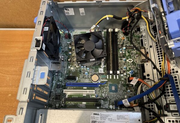 Комп'ютер Dell OptiPlex 7050 Tower / Intel Core i5-7500 (4 ядра по 3.4 - 3.8 GHz) / 8 GB DDR4 / no HDD / Intel HD Graphics 630 / 240W / HDMI / DisplayPort - Зображення 8