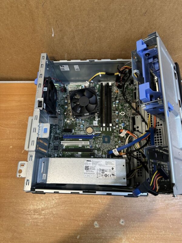 Комп'ютер Dell OptiPlex 7050 Tower / Intel Core i5-7500 (4 ядра по 3.4 - 3.8 GHz) / 8 GB DDR4 / no HDD / Intel HD Graphics 630 / 240W / HDMI / DisplayPort - Зображення 7