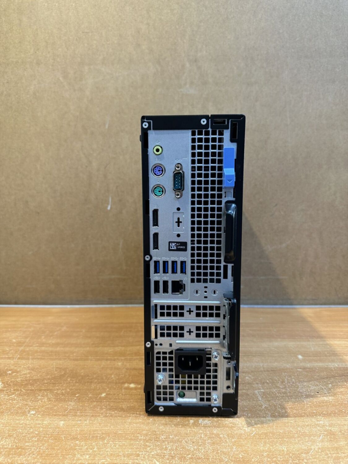 Комп'ютер Dell OptiPlex 7070 SFF / Intel Core i5-9500 (6 ядер по 3.0 - 4.4 GHz) / 8 GB DDR4 / no HDD / Intel UHD Graphics 630 / 200W / DisplayPort - Зображення 3