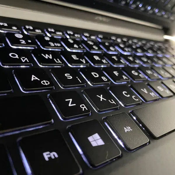 Мобільна робоча станція Dell Precision 5530 / 15.6" (3840x2160) IPS Touch / Intel Xeon E-2176M (6 (12) ядер по 2.7 - 4.4 GHz) / 16 GB DDR4 / 512 GB SSD / nVidia Quadro P1000, 4 GB GDDR5, 128-bit / HDMI - Зображення 6