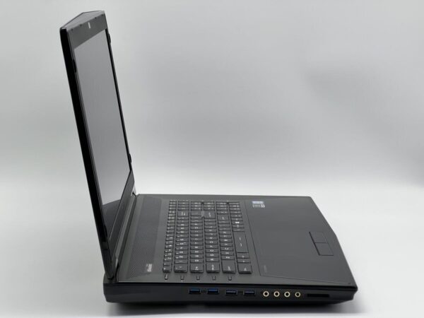 Мобільна робоча станція MSI WT72 6QN / 17.3" (3840x2160) IPS / Intel Core i7-6920HQ (4 (8) ядра по 2.9 - 3.8 GHz) / 32 GB DDR4 / 480 GB SSD / nVidia Quadro M5500, 8 GB GDDR5, 256-bit / WebCam - Зображення 3