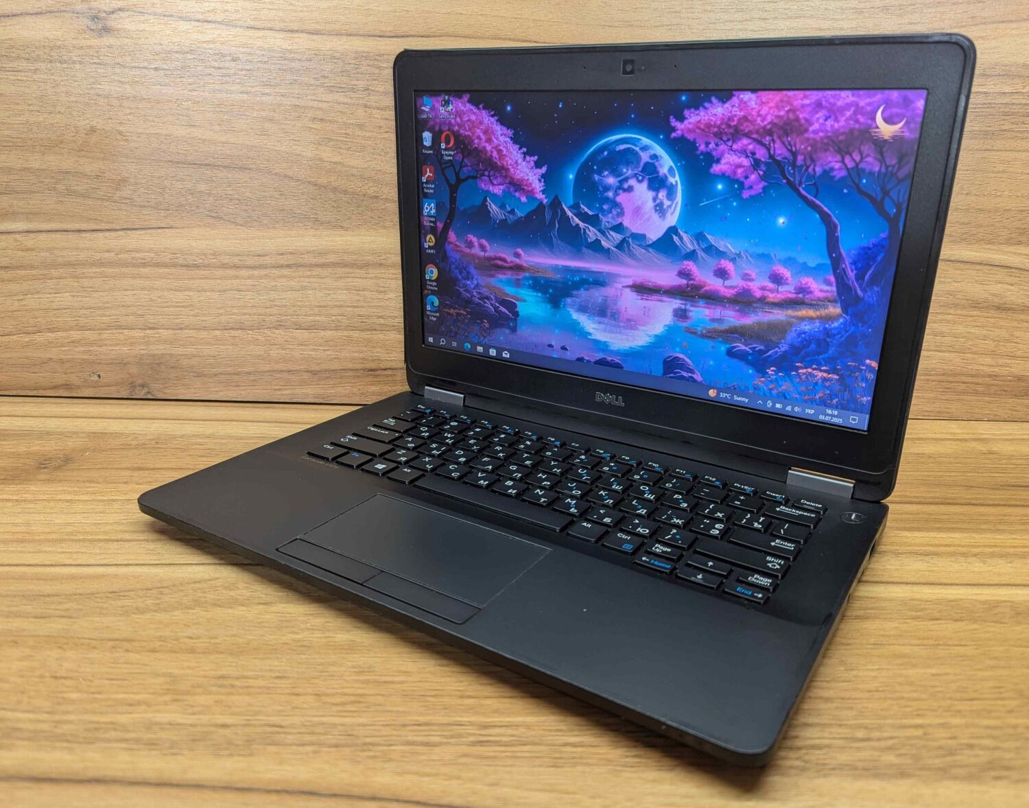Нетбук Б-клас Dell Latitude E7270 / 12.5" (1366x768) TN / Intel Core i5-6300U (2 (4) ядра по 2.4 - 3.0 GHz) / 8 GB DDR4 / 240 GB SSD / Intel HD Graphics 520 / WebCam / HDMI / Windows 10 - Зображення 6