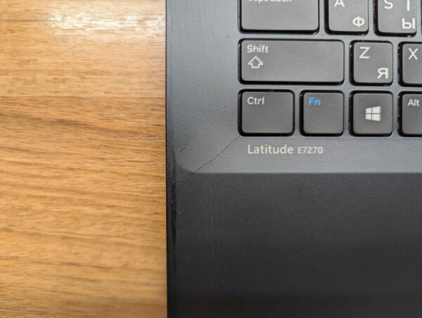 Нетбук Б-клас Dell Latitude E7270 / 12.5" (1366x768) TN / Intel Core i5-6300U (2 (4) ядра по 2.4 - 3.0 GHz) / 8 GB DDR4 / 240 GB SSD / Intel HD Graphics 520 / WebCam / HDMI / Windows 10 - Зображення 3
