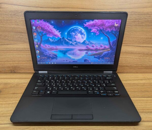 Нетбук Б-клас Dell Latitude E7270 / 12.5" (1366x768) TN / Intel Core i5-6300U (2 (4) ядра по 2.4 - 3.0 GHz) / 8 GB DDR4 / 240 GB SSD / Intel HD Graphics 520 / WebCam / HDMI / Windows 10 - Зображення 2