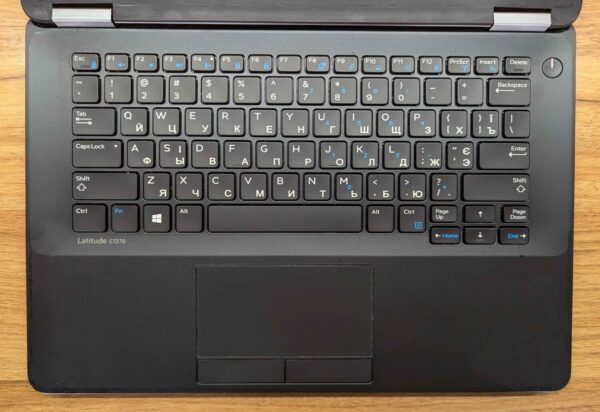 Нетбук Б-клас Dell Latitude E7270 / 12.5" (1366x768) TN / Intel Core i5-6300U (2 (4) ядра по 2.4 - 3.0 GHz) / 8 GB DDR4 / 240 GB SSD / Intel HD Graphics 520 / WebCam / HDMI / Windows 10 - Зображення 4
