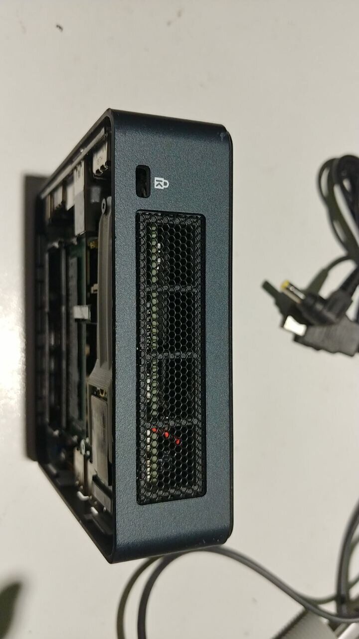 Неттоп Б-клас Intel NUC 11TNBi5 USFF / Intel Core i5-1135G7 (4 (8) ядра по 2.4 - 4.2 GHz) / 8 GB DDR4 / 128 GB SSD / Intel Xe Graphics / USB 3.1 / Wi-Fi / Bluetooth / HDMI / Блок живлення в комплекті - Зображення 4