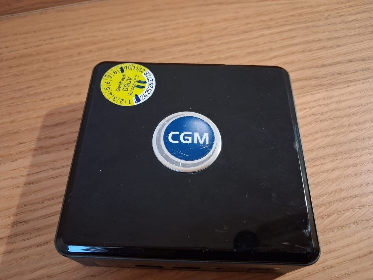 Неттоп Б-клас Intel NUC NUC8BEK USFF / Intel Core i5-8259U (4 (8) ядра по 2.3 - 3.8 GHz) / 8 GB DDR4 / 256 GB SSD M.2 / Intel Iris Plus Graphics 655 / USB 3.1 / HDMI / Wi-Fi + Блок живлення - Зображення 5