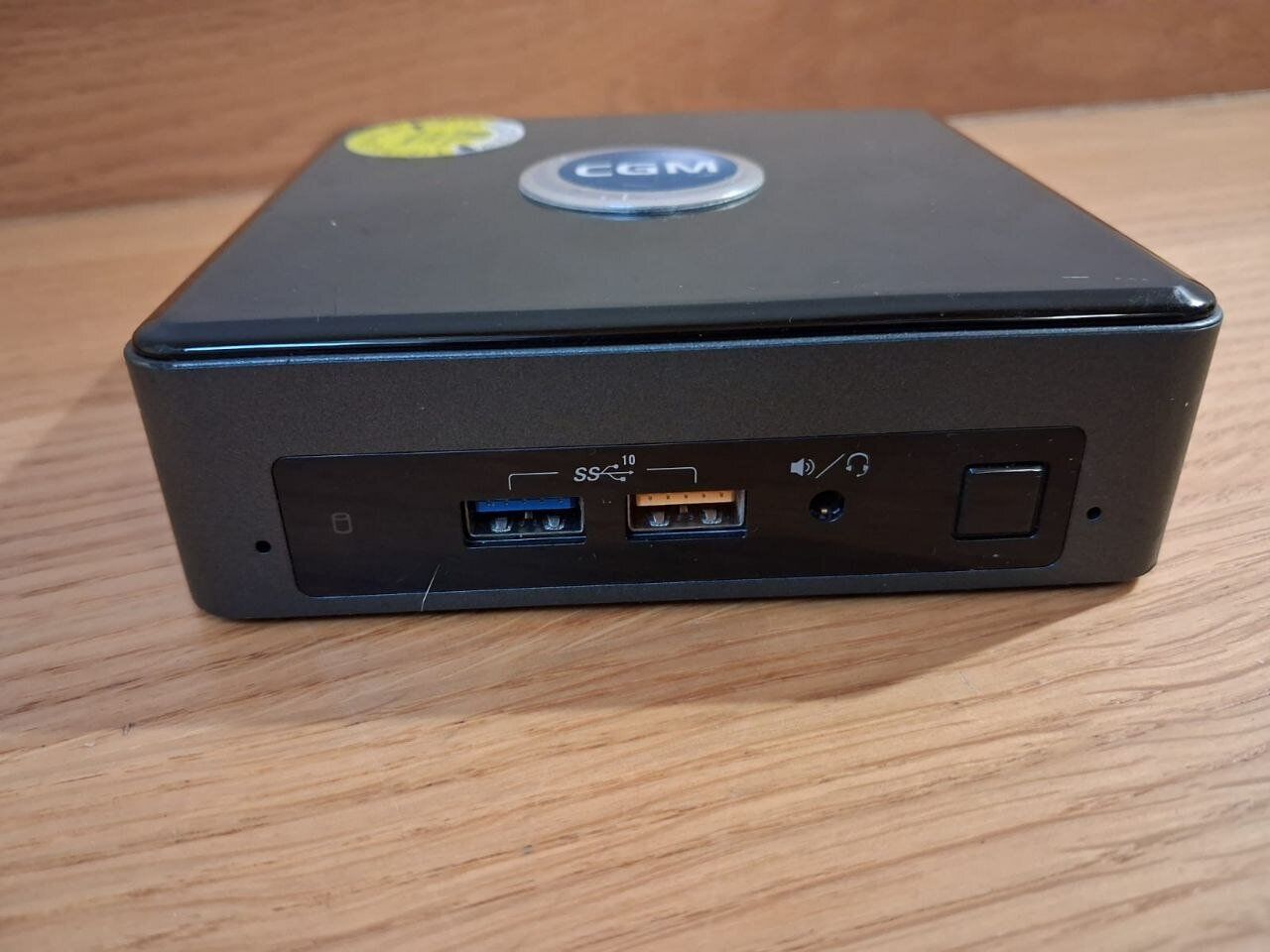 Неттоп Б-клас Intel NUC NUC8BEK USFF / Intel Core i5-8259U (4 (8) ядра по 2.3 - 3.8 GHz) / 8 GB DDR4 / 256 GB SSD M.2 / Intel Iris Plus Graphics 655 / USB 3.1 / HDMI / Wi-Fi + Блок живлення - Зображення 2