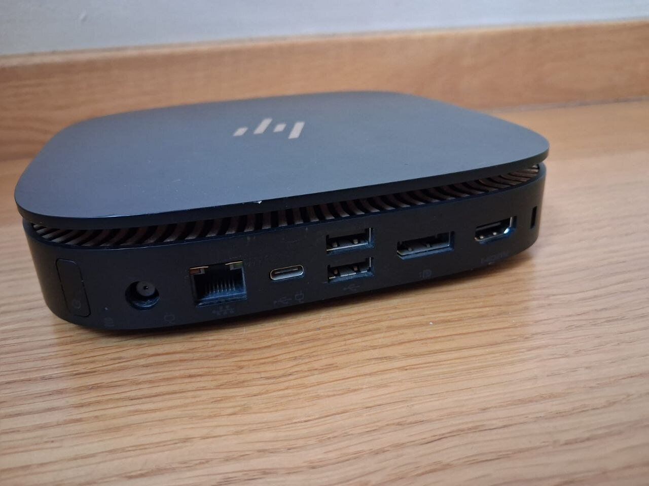 Неттоп HP Elite Slice TPC-1021-DM USFF / Intel Core i7-6700T (4 (8) ядра по 2.8 - 3.6 GHz) / 16 GB DDR4 / 256 GB SSD M.2 / Intel HD Graphics 530 / DisplayPort / HDMI / Wi-Fi + Блок живлення - Зображення 3