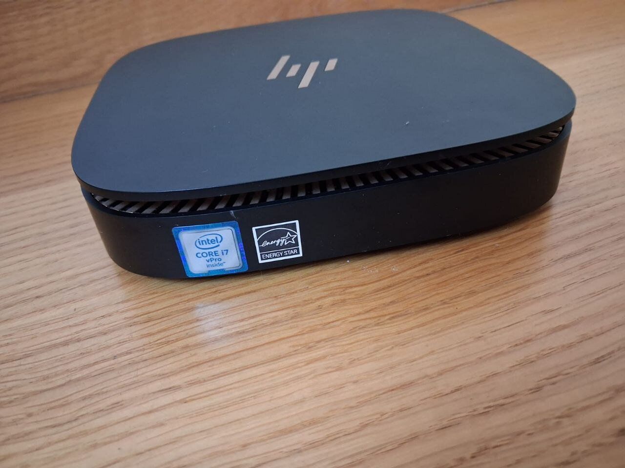 Неттоп HP Elite Slice TPC-1021-DM USFF / Intel Core i7-6700T (4 (8) ядра по 2.8 - 3.6 GHz) / 16 GB DDR4 / 256 GB SSD M.2 / Intel HD Graphics 530 / DisplayPort / HDMI / Wi-Fi + Блок живлення - Зображення 2