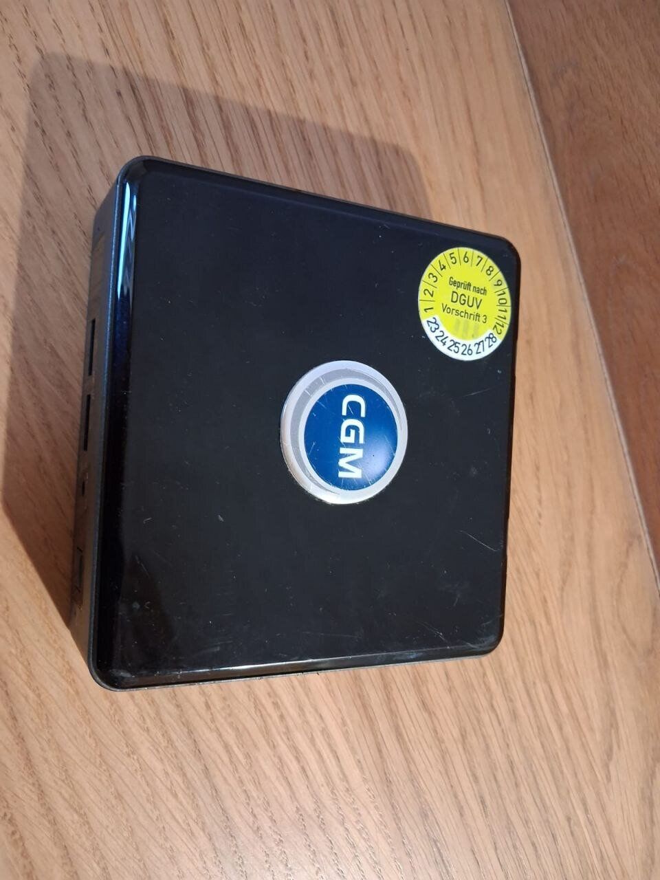 Неттоп Intel NUC NUC8BEK USFF / Intel Core i5-8259U (4 (8) ядра по 2.3 - 3.8 GHz) / 16 GB DDR4 / 256 GB SSD M.2 / Intel Iris Plus Graphics 655 / USB 3.1 / HDMI / Wi-Fi + Блок живлення - Зображення 5