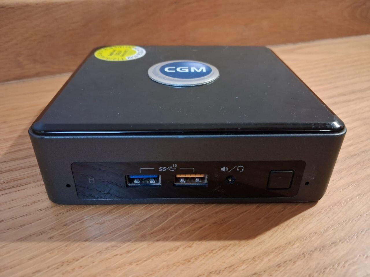 Неттоп Intel NUC NUC8BEK USFF / Intel Core i5-8259U (4 (8) ядра по 2.3 - 3.8 GHz) / 16 GB DDR4 / 256 GB SSD M.2 / Intel Iris Plus Graphics 655 / USB 3.1 / HDMI / Wi-Fi + Блок живлення - Зображення 2