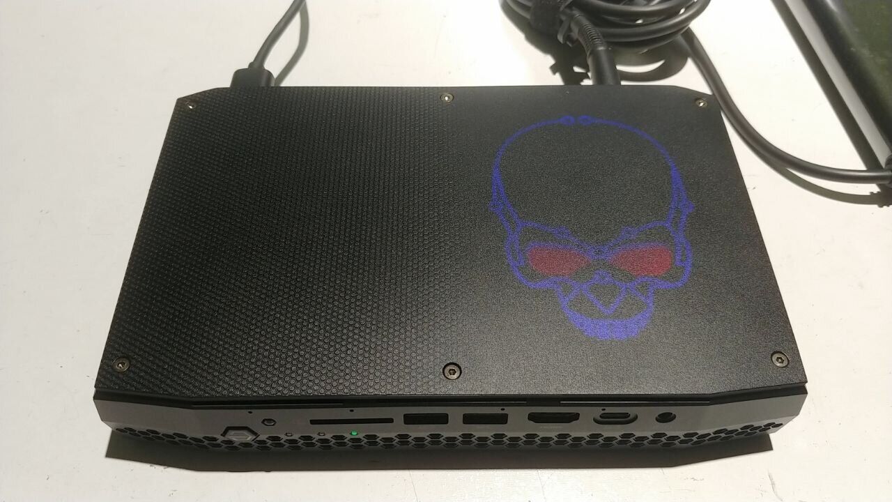Неттоп Intel NUC Hades Canyon NUC8I7HVK USFF / Intel Core i7-8705G (4 (8) ядра по 3.1 - 4.1 GHz) / 16 GB DDR4 / 240 GB SSD /AMD Radeon RX Vega M GL, 4 GB, 256-bit / Wi-Fi / HDMI / miniDP + Блок живлення - Зображення 2