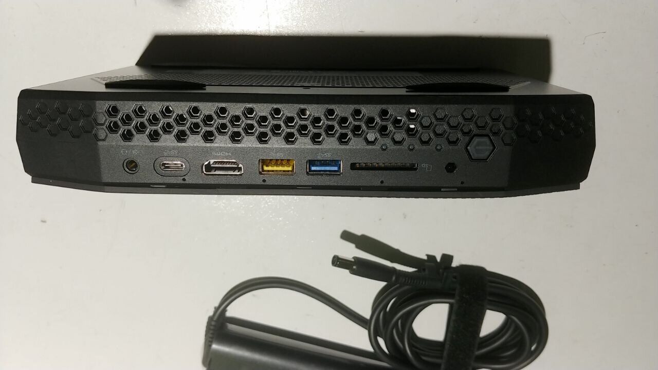 Неттоп Intel NUC Hades Canyon NUC8I7HVK USFF / Intel Core i7-8705G (4 (8) ядра по 3.1 - 4.1 GHz) / 16 GB DDR4 / 240 GB SSD /AMD Radeon RX Vega M GL, 4 GB, 256-bit / Wi-Fi / HDMI / miniDP + Блок живлення - Зображення 4