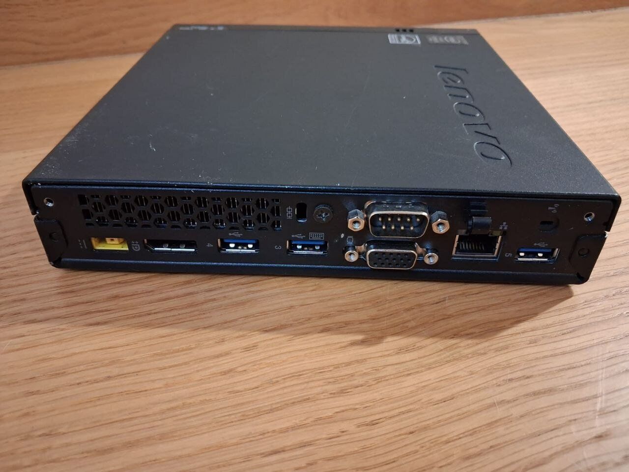 Неттоп Lenovo ThinkCentre M93p Tiny USFF / Intel Core i5-4570T (2 (4) ядра по 2.9 - 3.6 GHz) / 8 GB DDR3 / 250 GB SSD / Intel HD Graphics 4600 / DisplayPort / Блок живлення в комплекті - Зображення 3