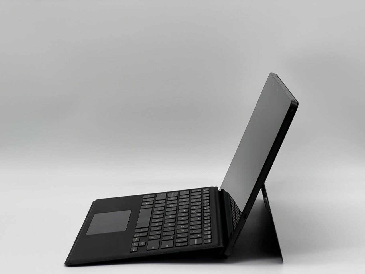Ноутбук-трансформер Dell Latitude 5290 2-in-1 / 12.3" (1920x1080) IPS Touch / Intel Core i5-8250U (4 (8) ядра по 1.6 - 3.4 GHz) / 8 GB DDR3 / 120 GB SSD / Intel UHD Graphics 620 / WebCam - Зображення 5