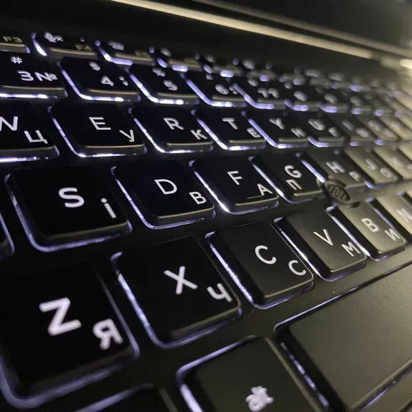 Ноутбук Б-клас Dell Latitude 5500 / 15.6" (1920x1080) IPS / Intel Core i7-8665U (4 (8) ядра по 1.9 - 4.8 GHz) / 16 GB DDR4 / 256 GB SSD / Intel UHD Graphics / TouchID / WebCam - Зображення 4
