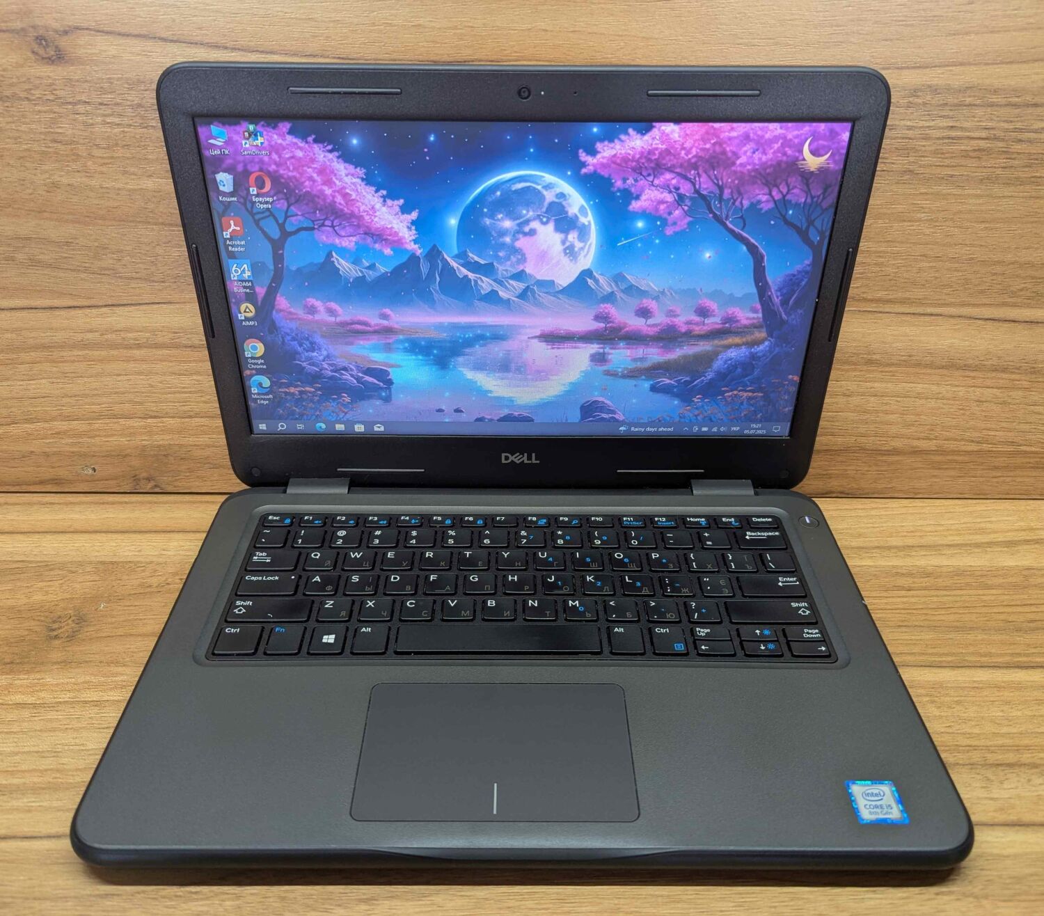 Ноутбук Dell Latitude 3300 / 13.3" (1366x768) TN / Intel Core i5-8250U (4 (8) ядра по 1.6 - 3.4 GHz) / 8 GB DDR4 / 240 GB SSD / Intel HD Graphics 620 / WebCam / Windows 10 - Зображення 2