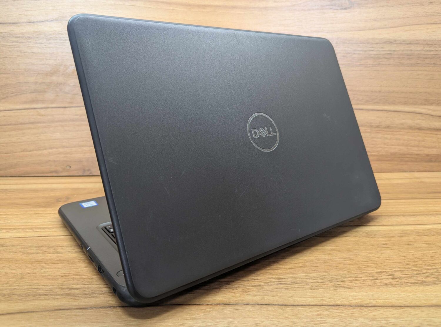 Ноутбук Dell Latitude 3300 / 13.3" (1366x768) TN / Intel Core i5-8250U (4 (8) ядра по 1.6 - 3.4 GHz) / 8 GB DDR4 / 240 GB SSD / Intel HD Graphics 620 / WebCam / Windows 10 - Зображення 6